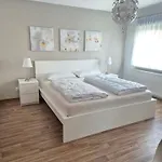 Ursel Apartment