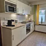 Ursel Apartment *
