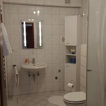 Ursel Apartment *